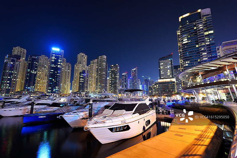 迪拜码头夜景图片素材