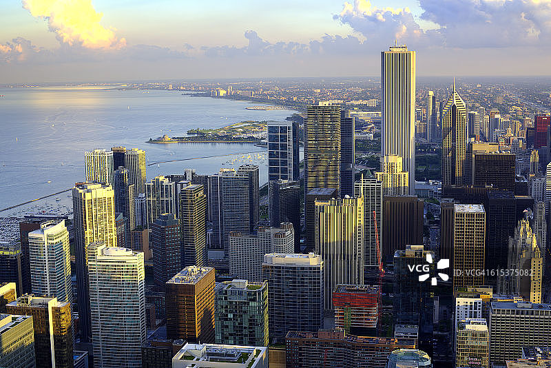 芝加哥天际线和密歇根湖图片素材