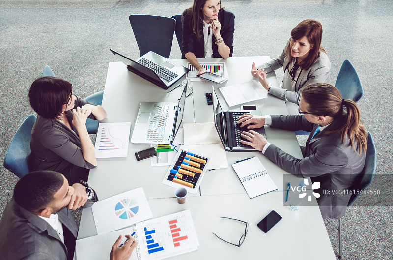 人们进行商务会议图片素材