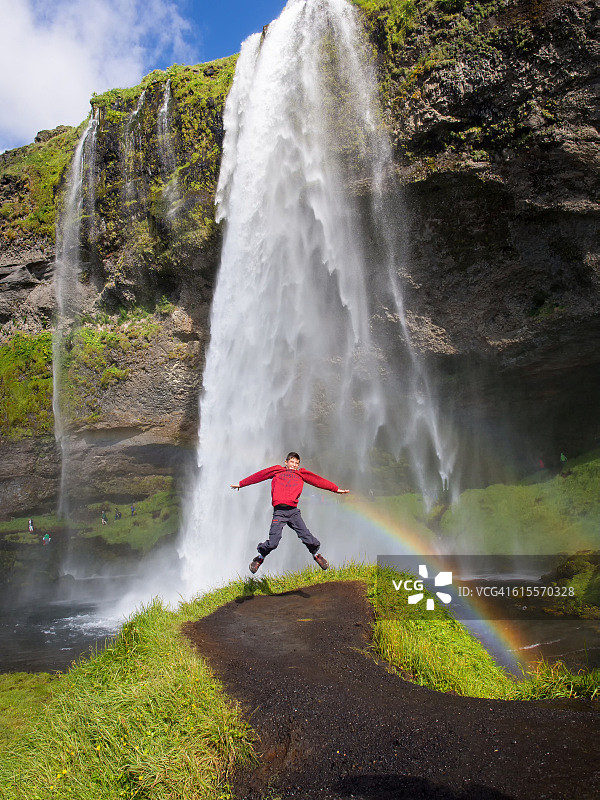 在塞里雅兰瀑布的快乐时光图片素材