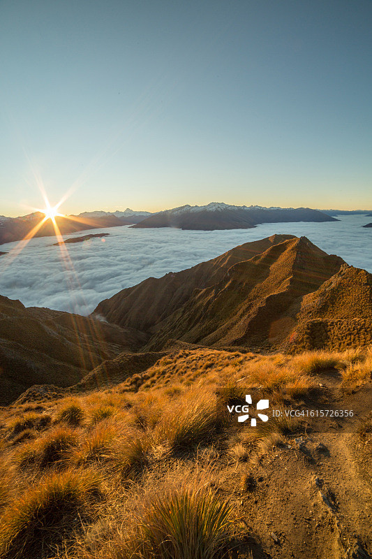 山顶日落云海景观图片素材
