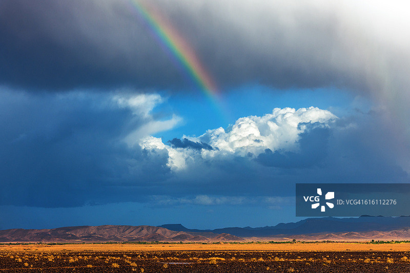 撒哈拉沙漠午后风暴与彩虹，摩洛哥图片素材