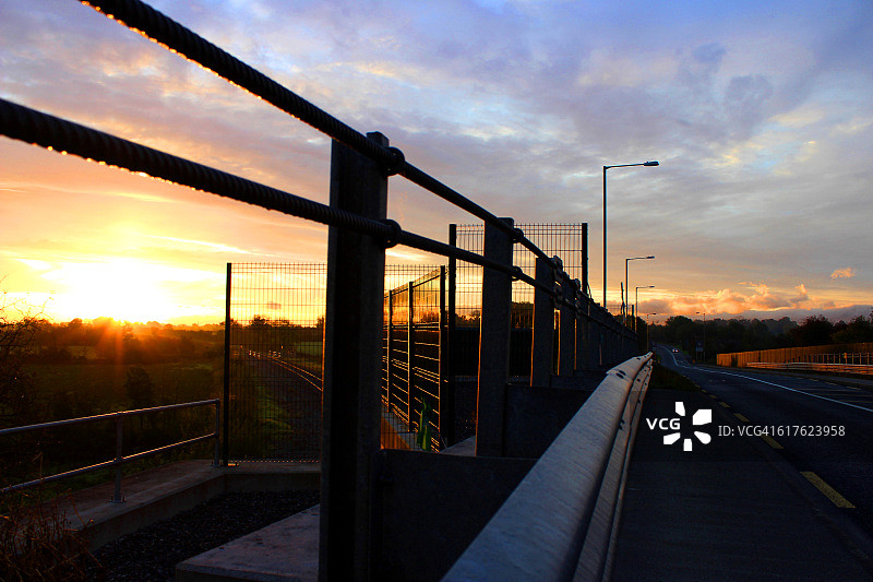 高速公路桥上的日出图片素材