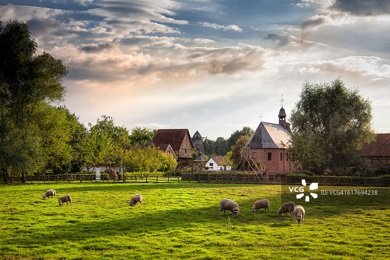 风景秀丽的村庄图片素材