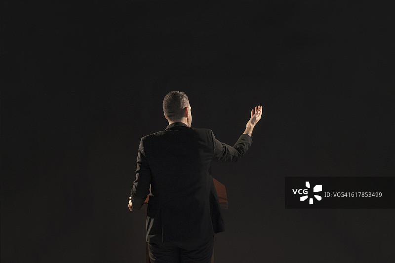 政治人物发表演讲图片素材