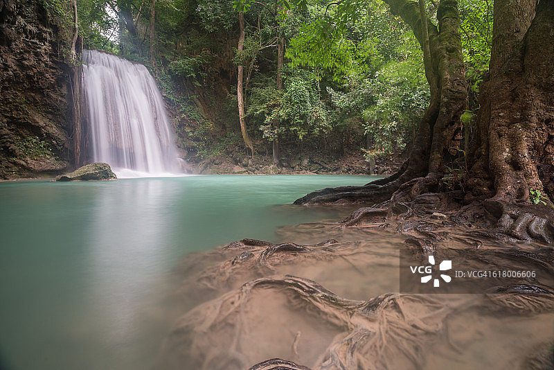 Erawan瀑布图片素材