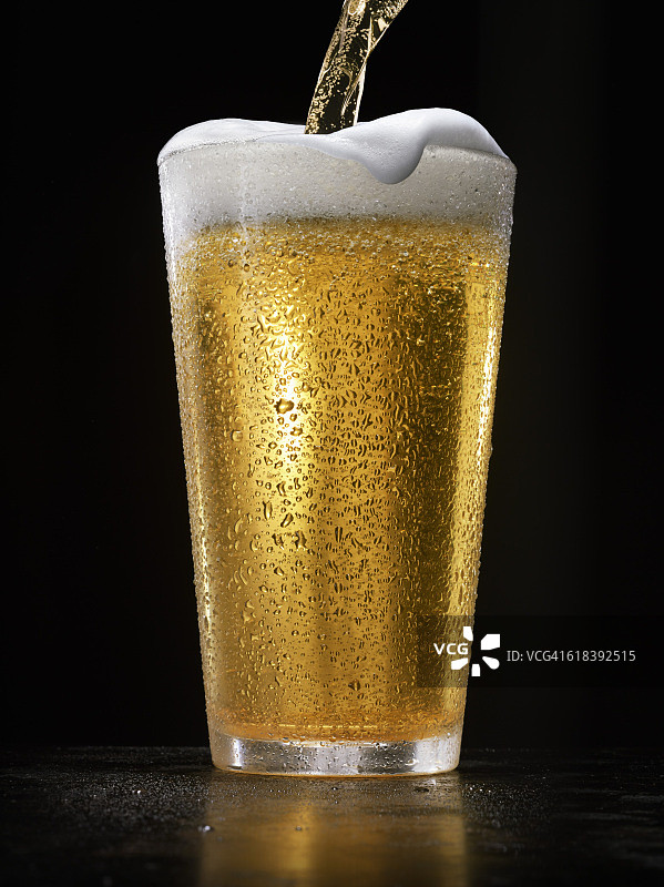 啤酒飞溅图片素材