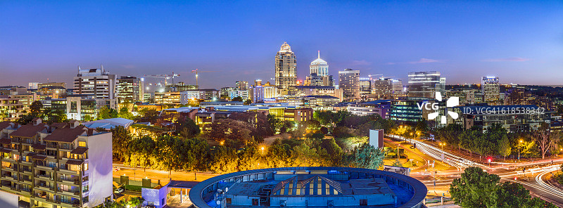 桑顿夜间城市景观大型全景图图片素材