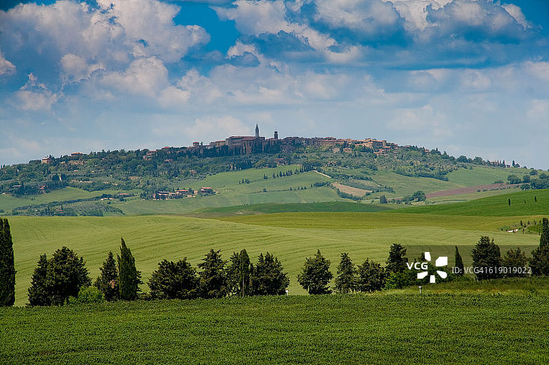 Val d'Orcia，锡耶纳，托斯卡纳，意大利-远足山地自行车图片素材