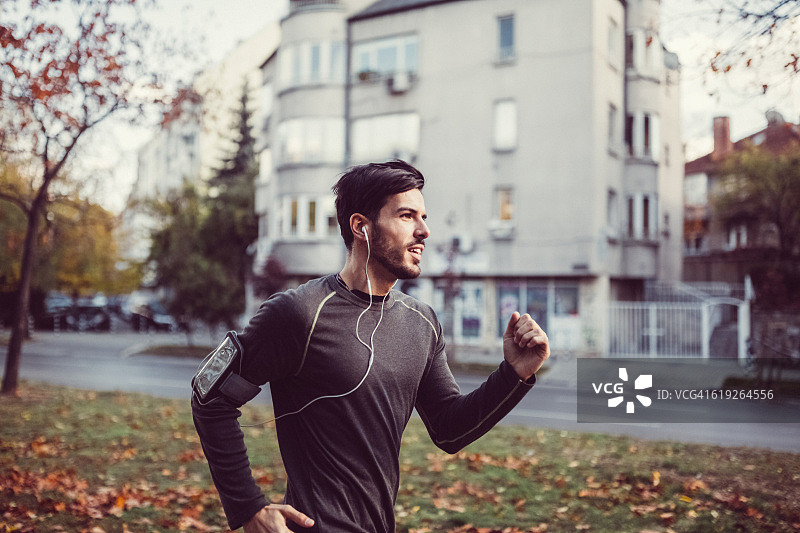 慢跑的运动员图片素材