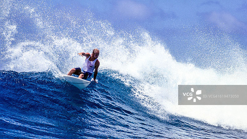 苏瓦迪瓦环礁冲浪图片素材