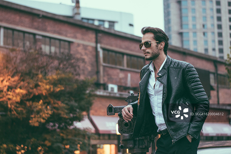 城市里的男模特图片素材