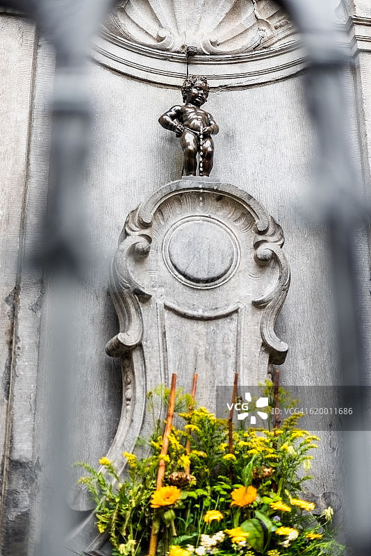 比利时布鲁塞尔撒尿小童雕塑图片素材