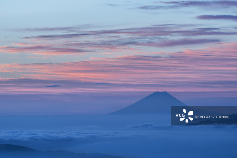 有云海的富士山景色图片素材