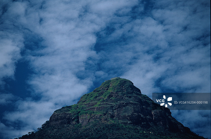 亚当峰上空的云彩图片素材