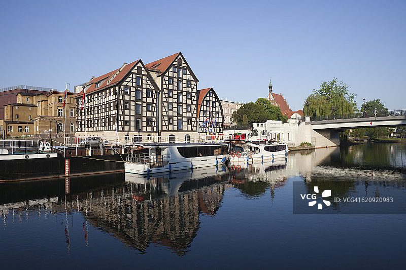 波兰比得哥什：布尔达河畔的历史粮仓图片素材