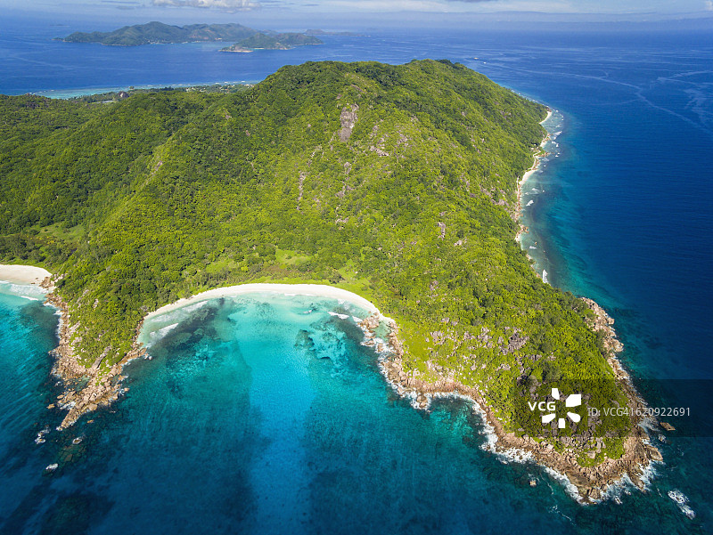 塞舌尔拉迪格岛，Anse Cocos海滩航拍景观图片素材