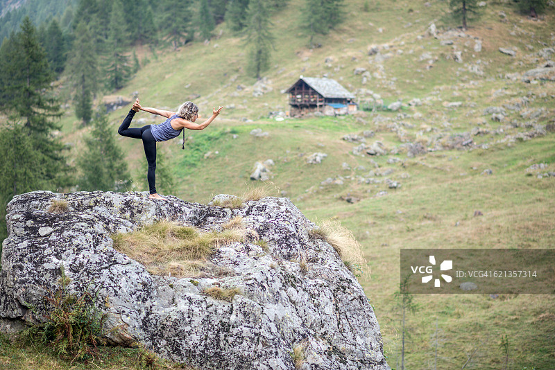 自然瑜伽：舞王式图片素材