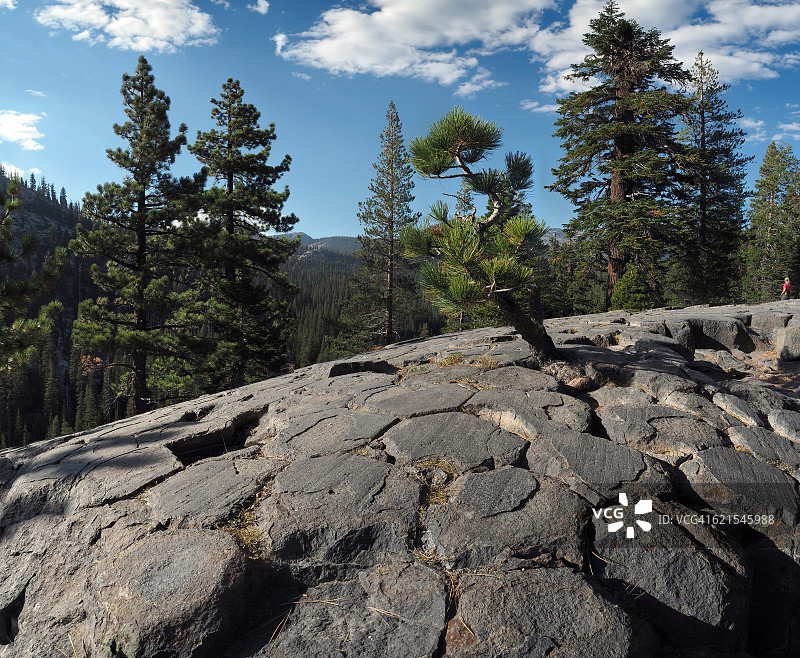 加利福尼亚州魔鬼柱国家纪念碑的六边形岩层（玄武岩柱）图片素材