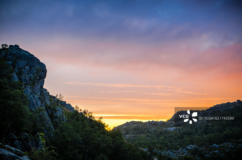 日落与群山图片素材