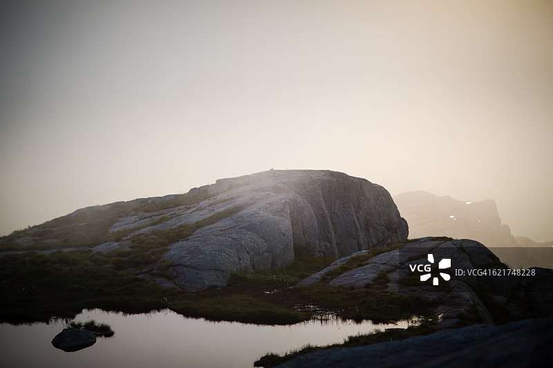 阳光和雾图片素材