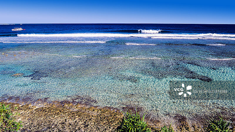 苏瓦迪瓦环礁冲浪图片素材