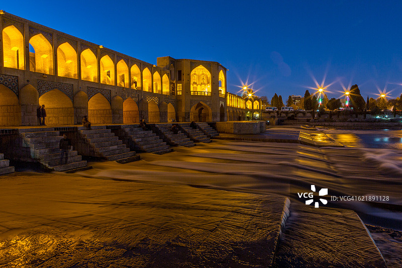 日落时分的扎因德河哈朱桥图片素材