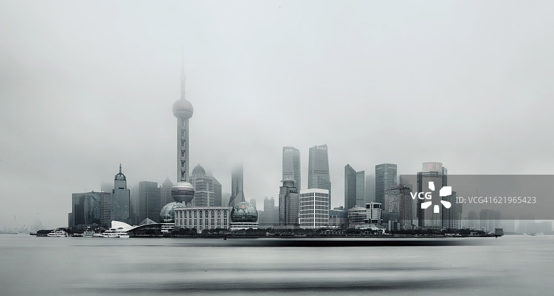 雾中的上海城市图片素材
