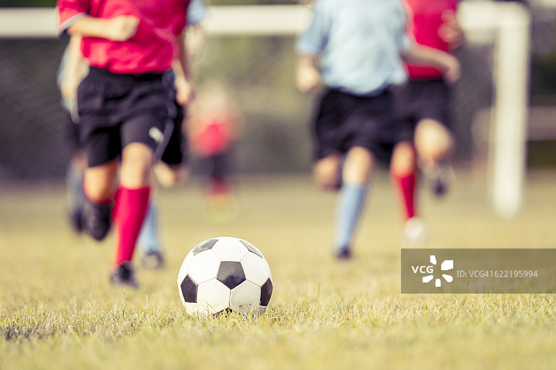 在比赛中运球图片素材