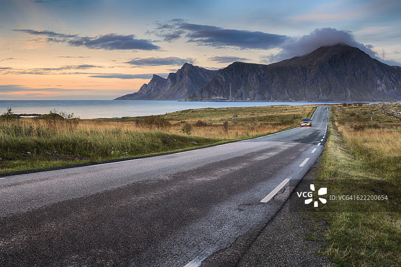 挪威罗弗敦群岛的道路图片素材