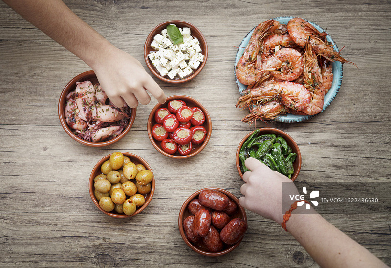 品尝西班牙小吃图片素材