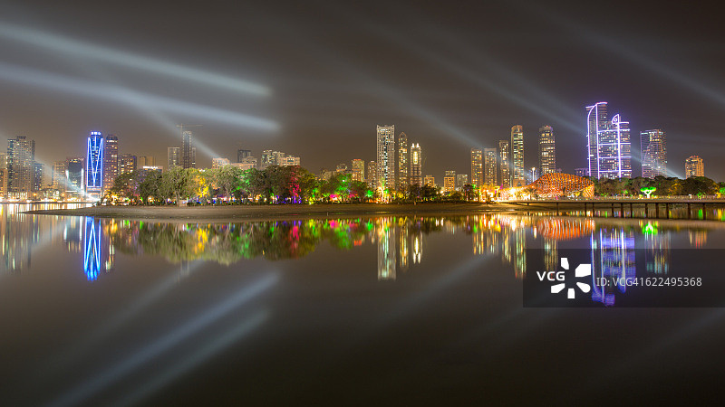 努尔岛夜景灯光图片素材