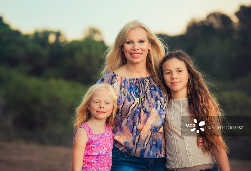美丽的妈妈和女儿们图片素材