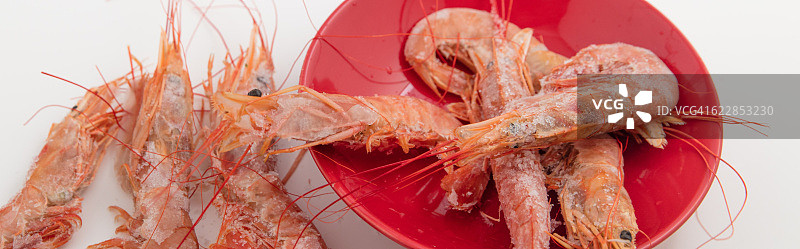 红碗里的冰冻巴塔哥尼亚对虾图片素材