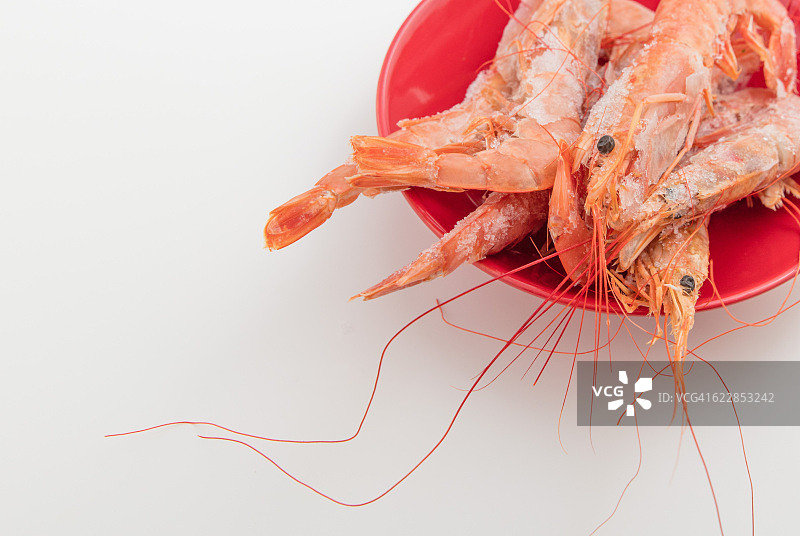 红碗里的冰冻巴塔哥尼亚对虾图片素材