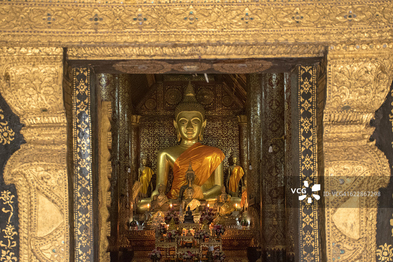 老挝琅勃拉邦的古老佛教寺庙 Wat Maak Mong图片素材