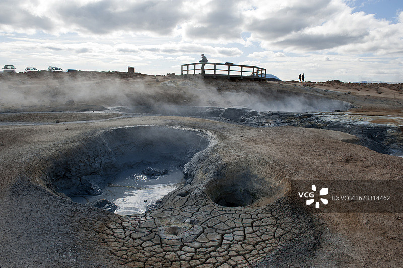 冰岛北部Hverir地热区的泥浆池图片素材