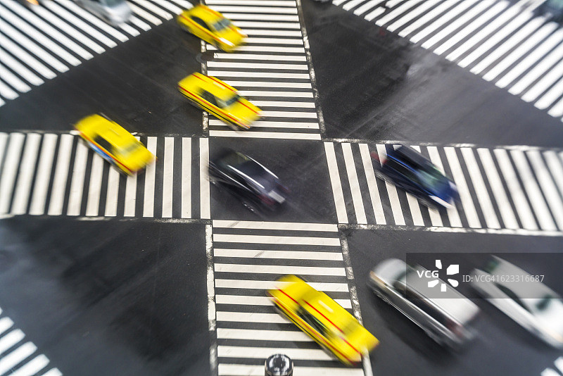 汽车行驶在银座数寄屋桥路口图片素材