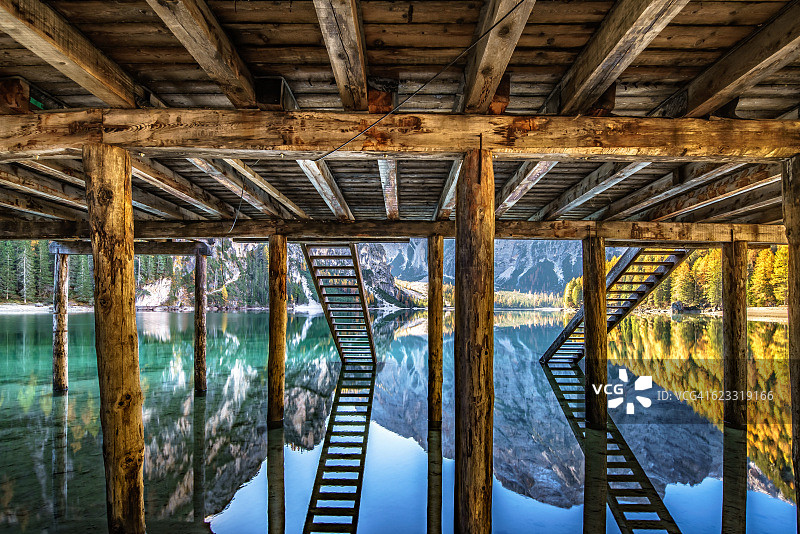 布莱埃斯湖 - 多洛米蒂阿尔卑斯山，意大利南蒂罗尔图片素材