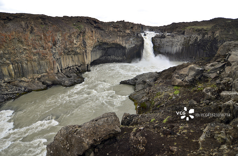 强大的阿尔代亚瀑布图片素材