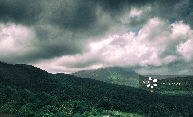 蒙特塞拉特的苏弗里耶尔火山图片素材