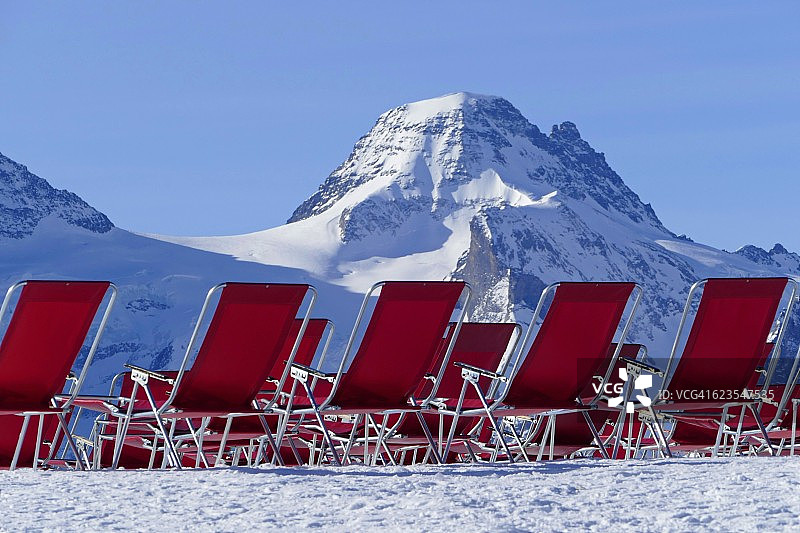 少女峰附近的躺椅，伯尔尼阿尔卑斯山图片素材