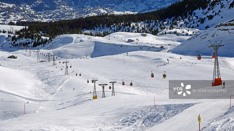 瑞士门利兴缆车，伯尔尼阿尔卑斯山图片素材