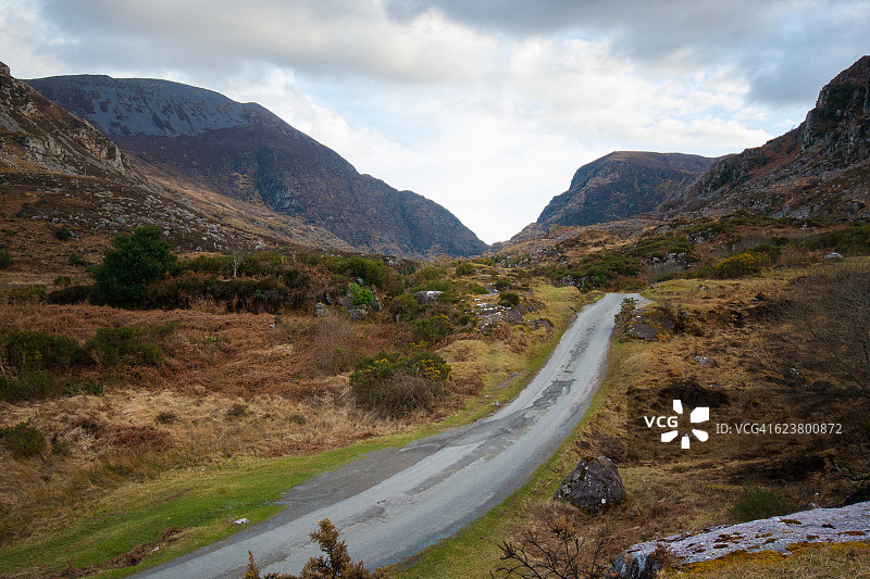 爱尔兰凯里郡的邓loe峡谷图片素材