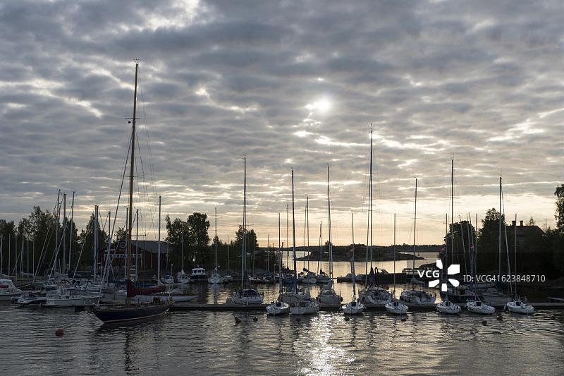 停泊在Valkosaari岛的游艇图片素材