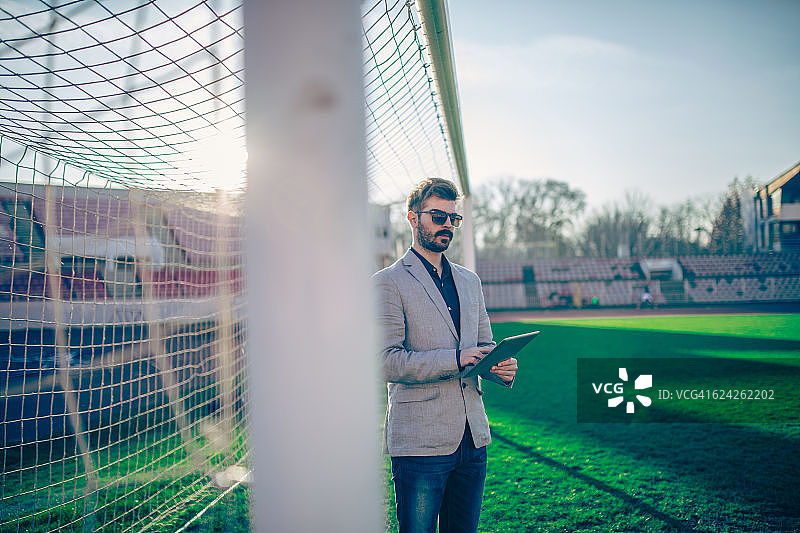 童子军观看足球队图片素材