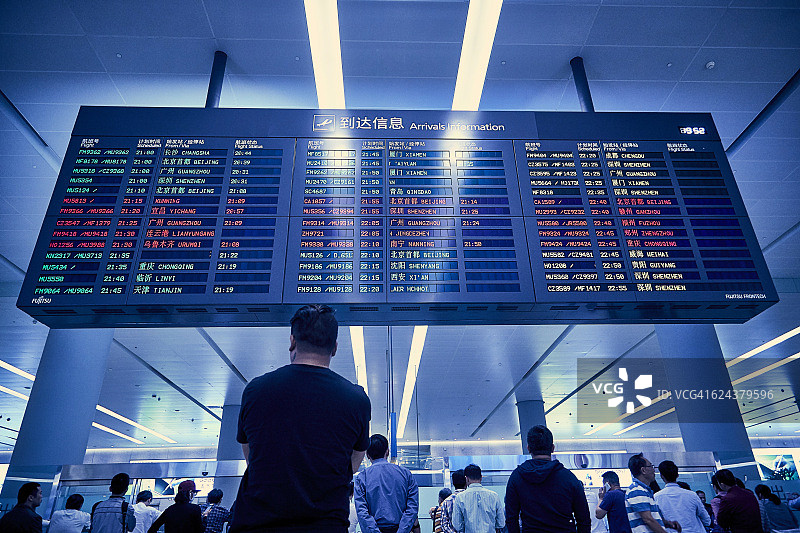 机场到达和离开指示牌图片素材