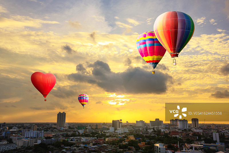 彩色热气球飞行图片素材