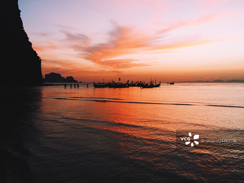 泰国甲米莱利海滩日落图片素材