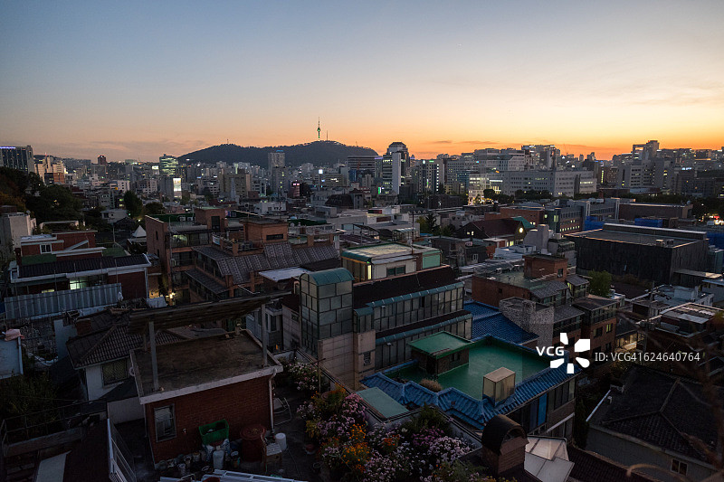 韩国首尔骆山公园 viewpoint 的彩色日落图片素材